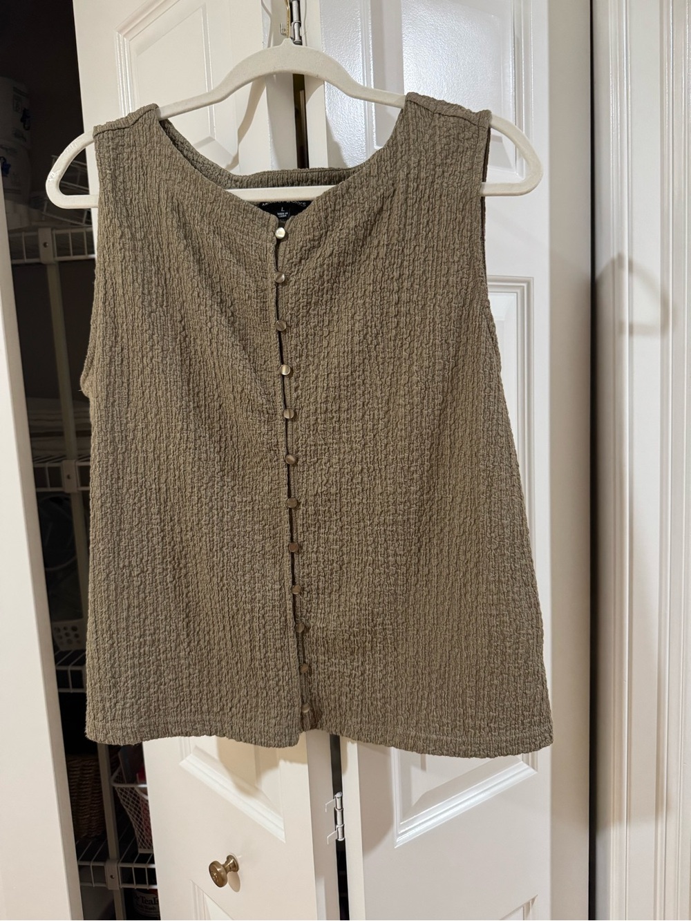 Sleeveless Button-Front Textured Tank Top in Olive